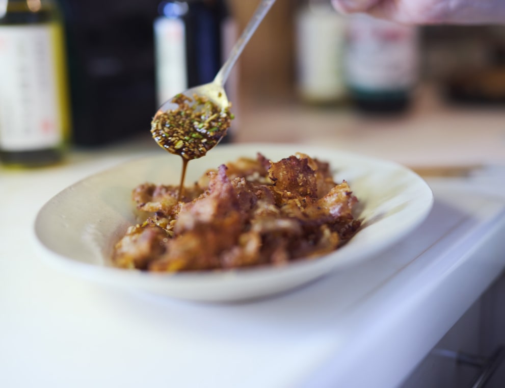 カリカリ豚の黒酢香味和え | UCHIBORI MAGAZINE | 内堀醸造株式会社